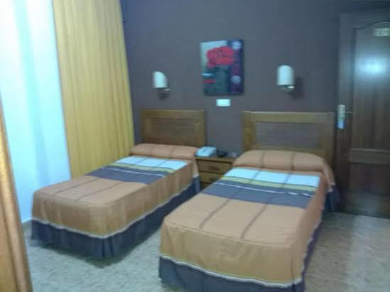 Hostal Argentina Касерес Экстерьер фото